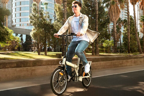 ¡Olvídate del transporte público y del estrés de aparcar con esta increíble bicicleta eléctrica!