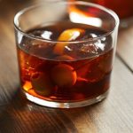 ¡Este vermut rojo con notas herbáceas será el aperitivo que no querrás dejar de tener en tu mesa!