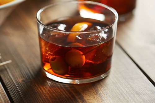 ¡Este vermut rojo con notas herbáceas será el aperitivo que no querrás dejar de tener en tu mesa!