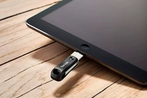 ¡Descubre cómo liberar espacio en tu iPhone o iPad sin perder fotos ni vídeos con esta increíble memoria USB en oferta!