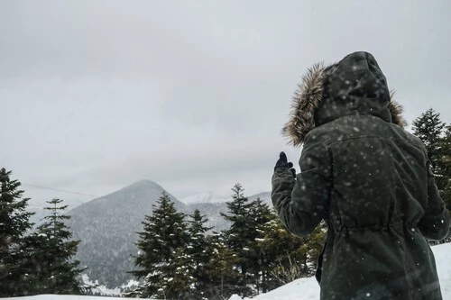 ¡Este abrigo de Geographical Norway te mantendrá calentito sin importar el clima y está en liquidación exclusiva en Amazon!
