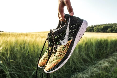 ¡Las mejores zapatillas de running de Asics, Adidas, Nike y más que te harán brillar esta Navidad!
