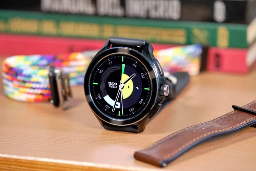 «¡El reloj inteligente que luce como un tradicional, pero con funciones que te sorprenderán!»