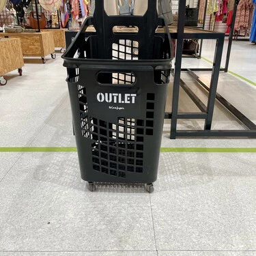 ¡Adiós Shein! El Corte Inglés liquida TODO a 6 euros: ¡Polos, pantalones y más en su outlet!