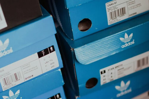 ¡Olvídate de Nike y Reebok! Estas zapatillas Adidas de 35€ son EL CHOLLO que no puedes dejar escapar en las rebajas