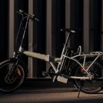 ¡Esta bici eléctrica plegable cabe en cualquier lugar y está a casi 100€ de descuento en Amazon! ¡Apresúrate antes de que se agote!