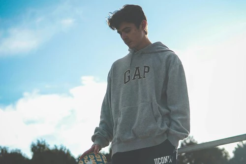 ¡El outlet de El Corte Inglés deja a Nike en shock al liquidar TODAS las sudaderas GAP para este otoño!