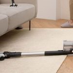 «¡50 minutos de autonomía y 180W de potencia! Descubre la aspiradora sin cables más valorada en Amazon para dejar tu hogar impecable»