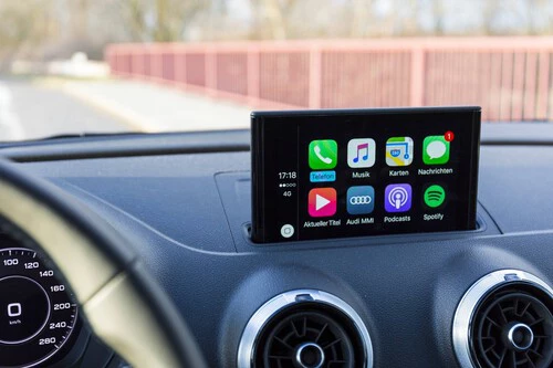 ¡Olvídate de los cables en tu coche! Este adaptador inalámbrico te dará CarPlay sin conexión alguna