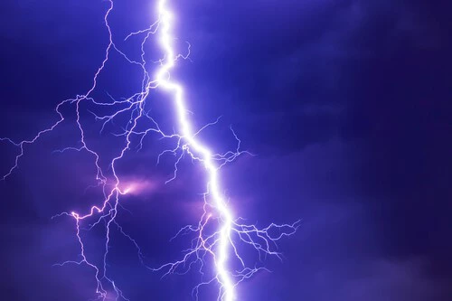 ¡Este dispositivo ha salvado mi televisor de tormentas eléctricas una y otra vez!