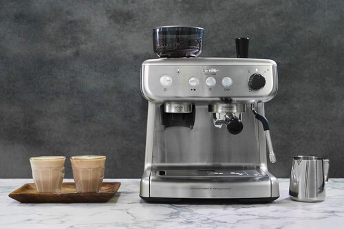 ¡Despídete del café insípido de la oficina con esta cafetera automática que te hará sentir como un barista!