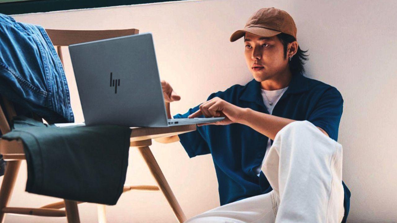 ¡Este portátil para trabajar y editar te lo quitan de las manos por 350 € menos: OLED, 32 GB de RAM y 1 TB SSD a un precio irrepetible!