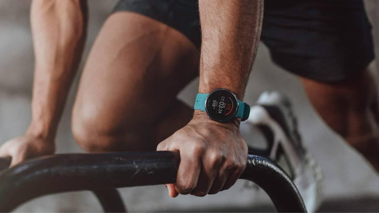 «¡Polar aplasta a Garmin! Este reloj deportivo con GPS y batería infinita está en liquidación al 45 % y volando de las estanterías»