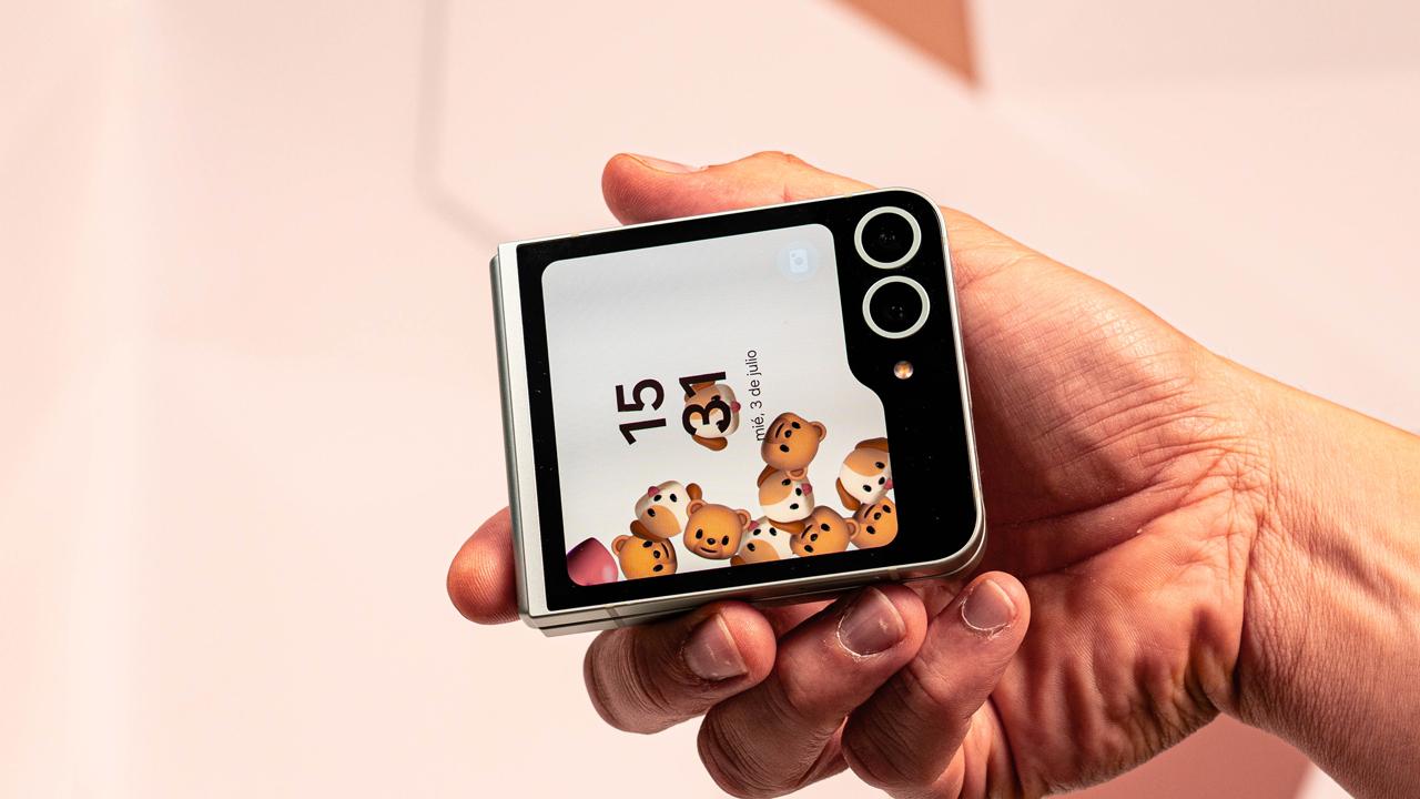 «Este es el móvil plegable que me compraría sin pensarlo: Mi experiencia con el Samsung Galaxy Z Flip6»