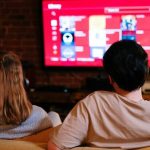 ¡Descubre las 5 mejores Smart TVs TCL para tus noches de película, sofá y manta este invierno!