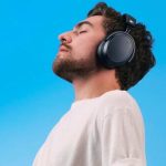 ¡Estos auriculares Bluetooth con batería casi infinita y cancelación de ruido cambiarán tu forma de teletrabajar!