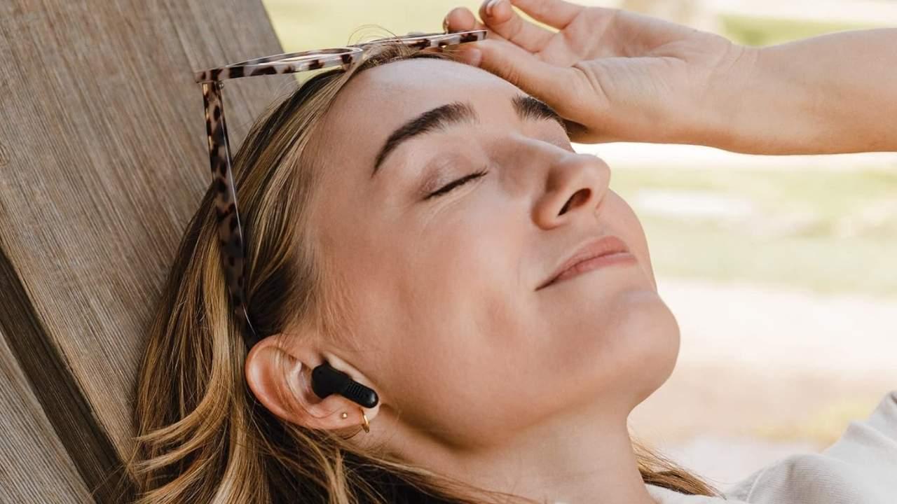 ¡Descubre los auriculares JBL más valorados en Amazon: baratos, potentes y ¡súper compactos!