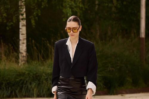 ¡Descubre los zapatos de plataforma de Clarks que combinan botas y mocasines! ¡El toque perfecto para un invierno cómodo y elegante!