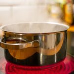 ¡Elimina las salpicaduras en tus azulejos y vitrocerámica con este increíble accesorio de cocina!