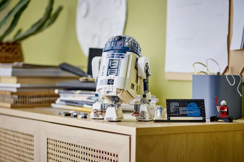 ¡Mi gato intenta destruir un LEGO de Star Wars MÁS GRANDE que él! ¡No vas a creer lo que pasa después!