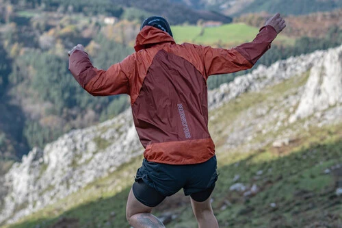 ¡El outlet de El Corte Inglés desafía a The North Face con chaquetas Salomon a ¡70% de descuento!