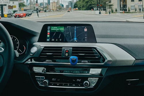 ¡Olvídate de los cables! Este increíble dispositivo para tu coche cambiará tu experiencia con Apple CarPlay para siempre