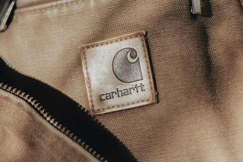 ¡El Corte Inglés REVIENTA los precios de todas las camisetas Carhartt en los 8 Días de Oro! ¡Es tu oportunidad de oro!