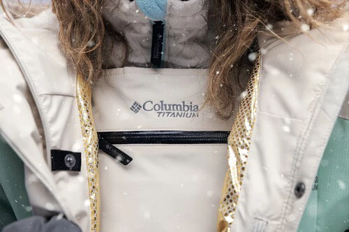 La chaqueta de Columbia que está arrasando este otoño: cómoda, impermeable ¡y a un precio que no creerás!