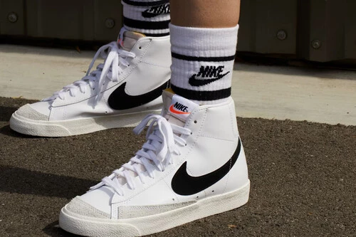 ¡El Corte Inglés sorprende y adelanta el Black Friday con una liquidación IMPERDIBLE de zapatillas Nike hoy mismo!