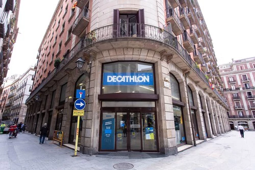 ¡No te pierdas esta oportunidad! El outlet de Decathlon tiene abrigos, chaquetas y forros polares ¡a precios irresistibles por liquidación!