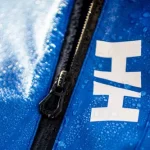 ¡Increíble! Helly Hansen destrona a The North Face con un abrigo impermeable ¡a casi el 50% de descuento!