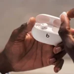 ¡Si tienes un iPhone, estos auriculares baratos te dejarán en shock! ¡No necesitas los AirPods!