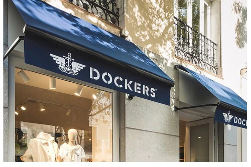 ¡No vas a creer los precios! Dockers liquida pantalones chinos, camisas y jerséis a mitad de precio por Black Friday.