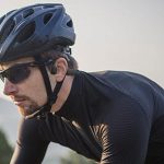 Estos auriculares revolucionarios están arrasando entre los deportistas… ¡y no es por lo que imaginas!