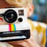 ¡Este set de LEGO te dejará sin aliento: construye tu propia cámara Polaroid retro y querrás exhibirla ya!