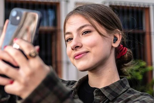 ¡Estos auriculares con 24 horas de batería y asistentes de voz te cambiarán la vida!