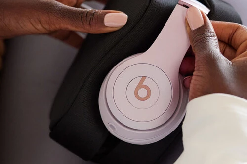 ¡Olvídate de los AirPods! Esta joya de Beats es mil veces mejor (y cuesta menos)