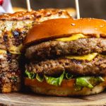 Olvídate de la barbacoa: este truco para hacer hamburguesas te dejará con la boca abierta