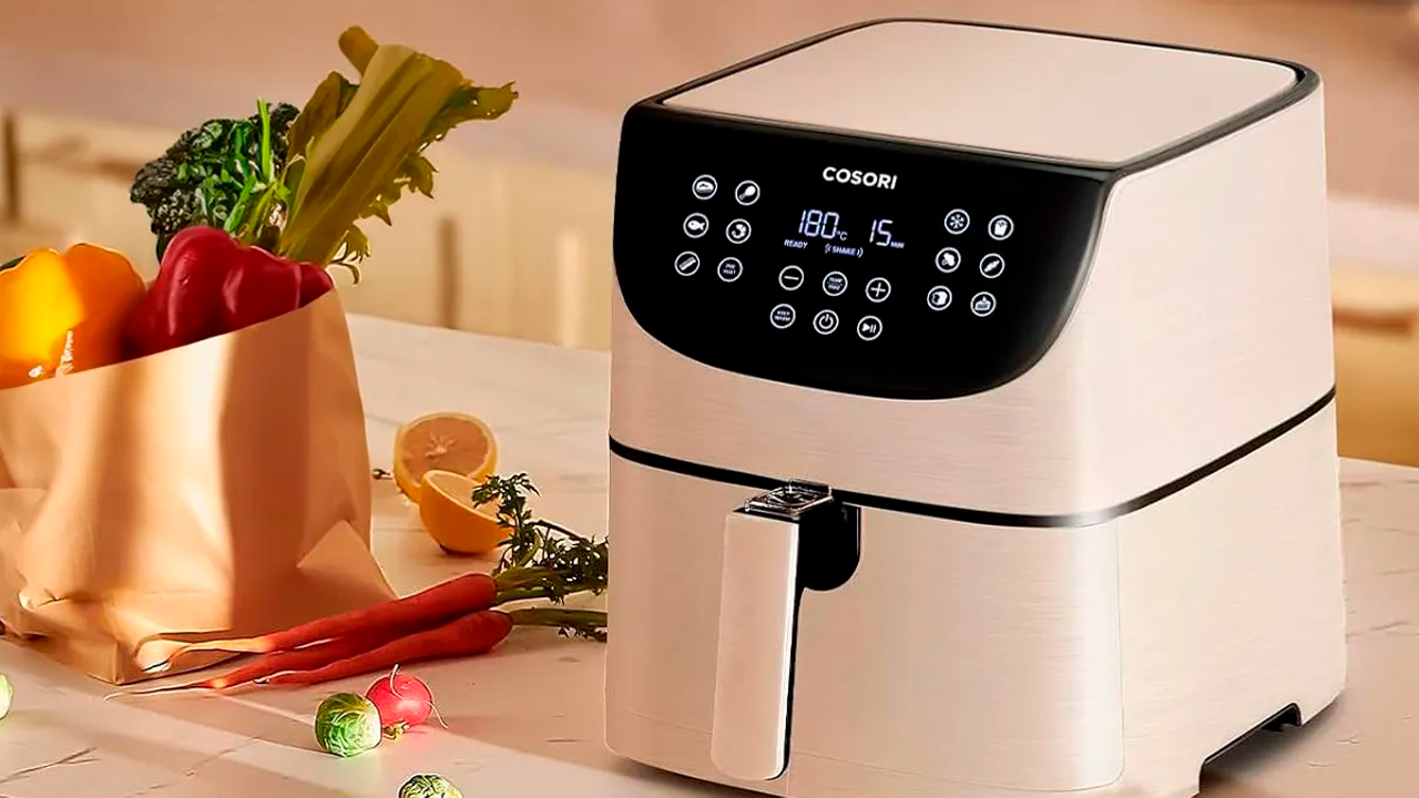 ¡La freidora de aire Cosori que arrasa con todo, 1700 W y 5 litros, está a precio de locura en Amazon!