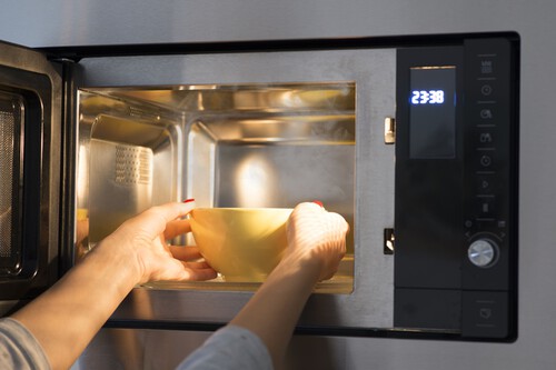¡De olvidado a estrella de la cocina! No creerás el descuentazo de este microondas en el Black Friday 🔥🍽️