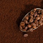 Este invento barato deja en ridículo a las cafeteras superautomáticas: el café recién molido como nunca antes