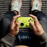 ¡Este accesorio oficial elimina las pilas de tu mando Xbox por menos de 20€ y no vas a creer cómo lo hace!