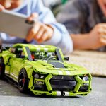 ¡Este Mustang Shelby de LEGO con realidad aumentada es tan barato que querrás uno aunque no seas niño!