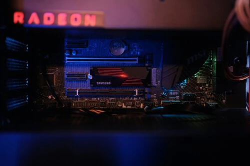 ¡Olvídate de esperar y liberar espacio! Este SSD gaming de 1TB lo cambia TODO