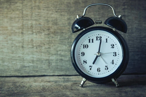 ¡Este despertador con luces RGB acabará para siempre con el miedo nocturno de tu hijo!