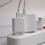 Este discreto invento que arrasa en Amazon y Leroy Merlin elimina las regletas para siempre