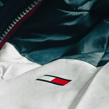 ¡Increíble! El Corte Inglés arrasa con abrigos Tommy Hilfiger hasta un 70% menos ¡Corre antes que vuelen!