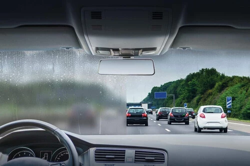 ¡No vas a creer lo fácil que es desempañar la luna del coche por menos de 6 euros!