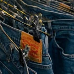 ¡No vas a creer cómo estos Levi’s 501 arrasan con casi un 60% de descuento y te hacen un cuerpazo!