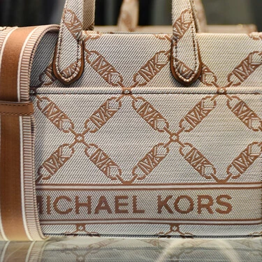 ¡Impresionante! Bolsos Michael Kors a mitad de precio solo en el outlet de El Corte Inglés